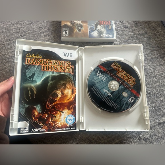 Cabela's Big Game 2010 & Dangerous Hunts 2011 Special Ed Nintendo Wii CIB Lot - Picture 2 of 5